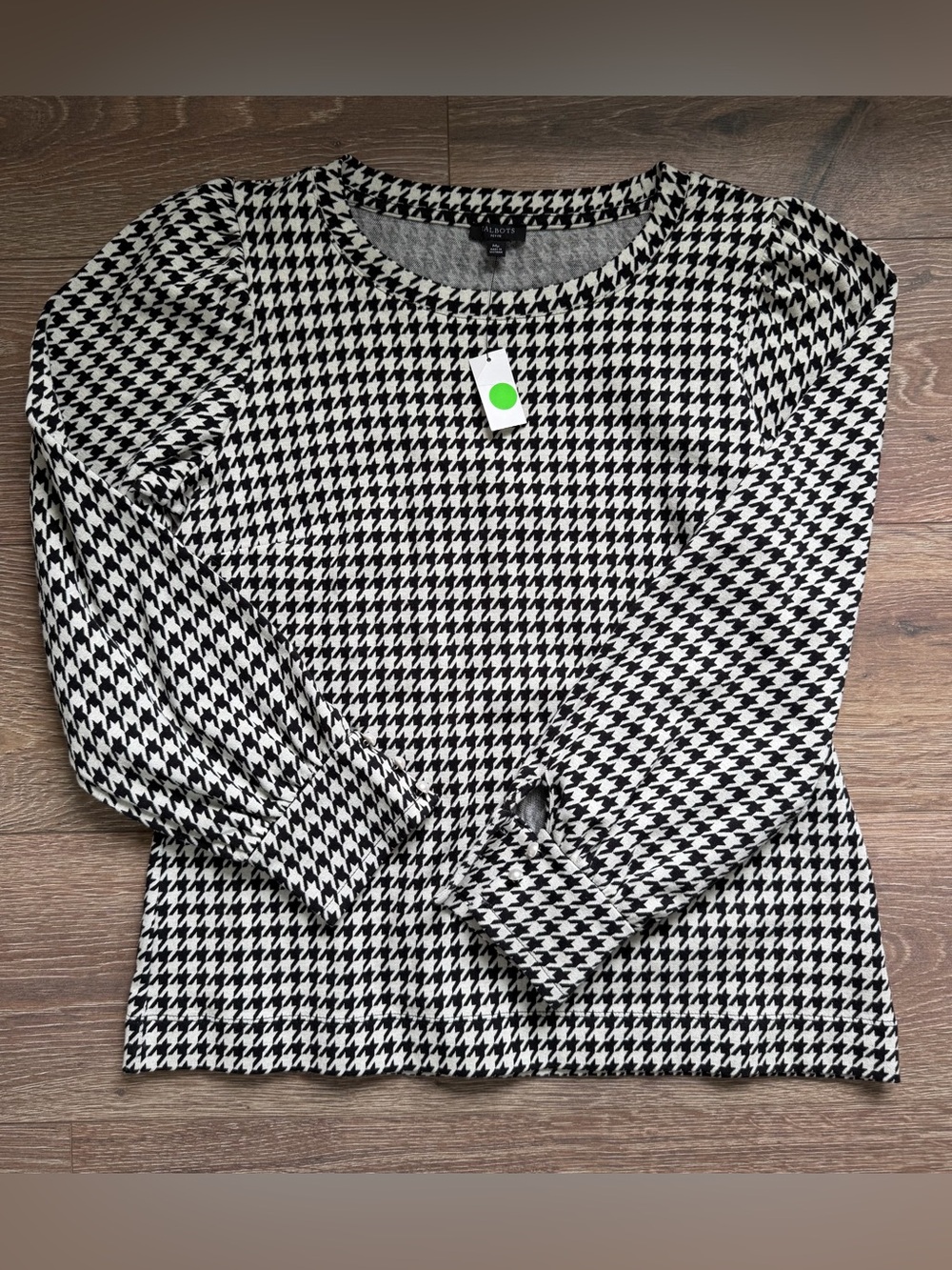 Talbots Classic Houndstooth Pullover Long Sleeve Top Pearl Buttons Medium Petite